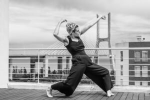 Julianne Kasabalis, artiste et professeure de mouvement au Centre Odonata à Liège